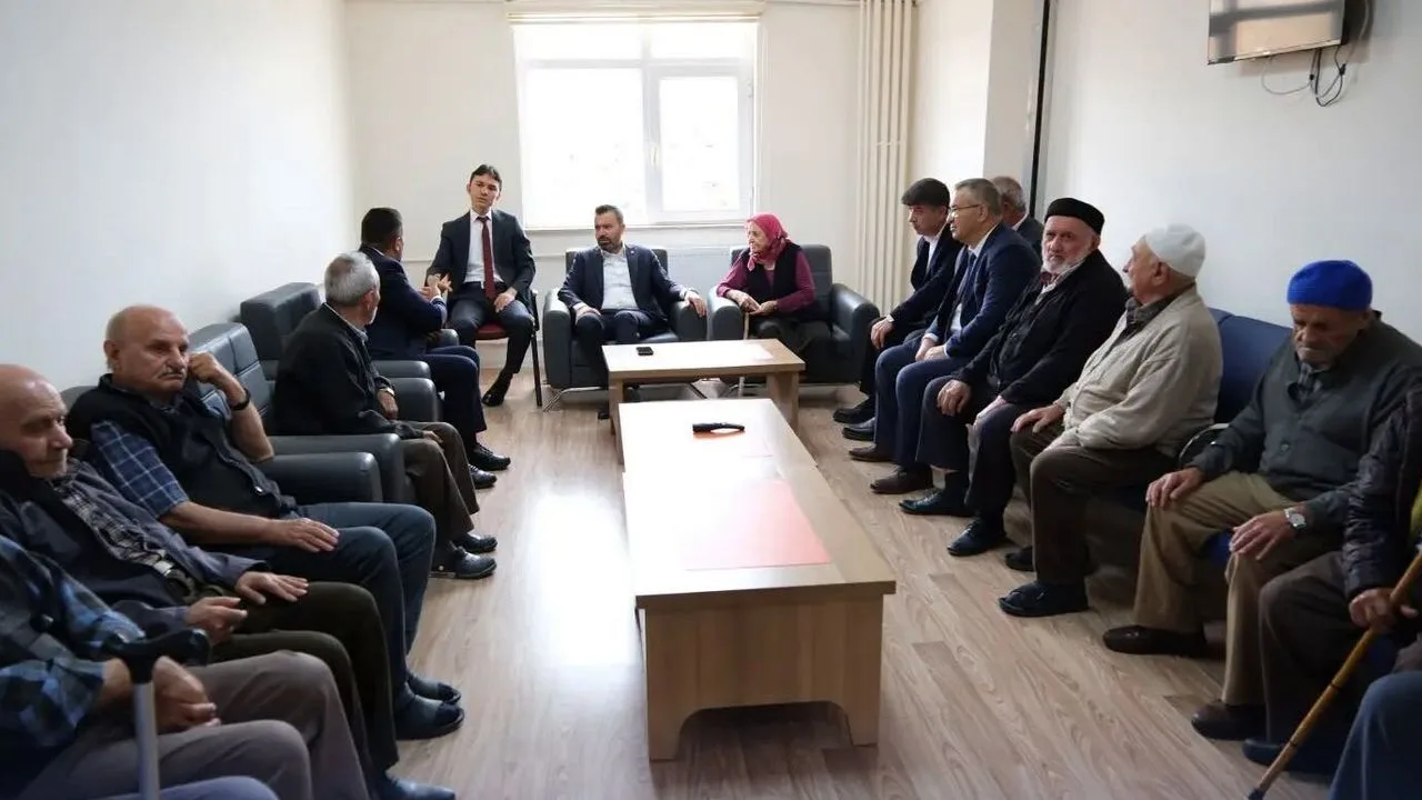AK Parti Yozgat Milletvekili Süleyman Şahan, Akdağmadeni’ndeki programında ilçe teşkilatıyla