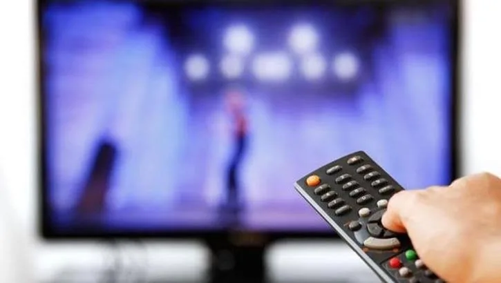 DMAX günlük yayın akışı aşağıda yer almaktadır. Saat : 00:30