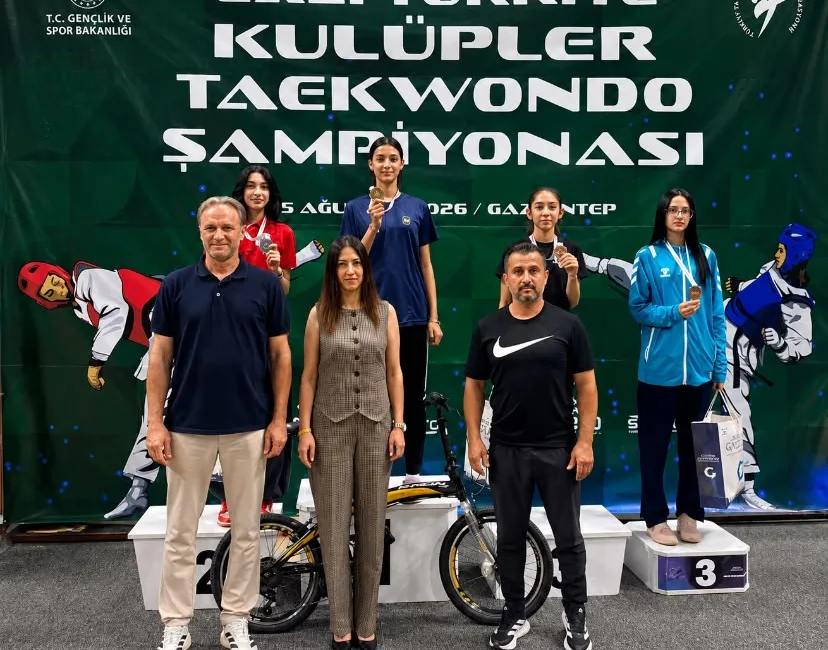 Yerköylü taekwondo sporcusu İrem Örül, Gaziantep'te düzenlenen GAZİ Kulüpler Türkiye