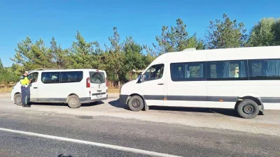 Yozgat'ın Çayıralan ilçesinde jandarma ekipleri, yolcu taşımacılığı yapan araçlar üzerinde