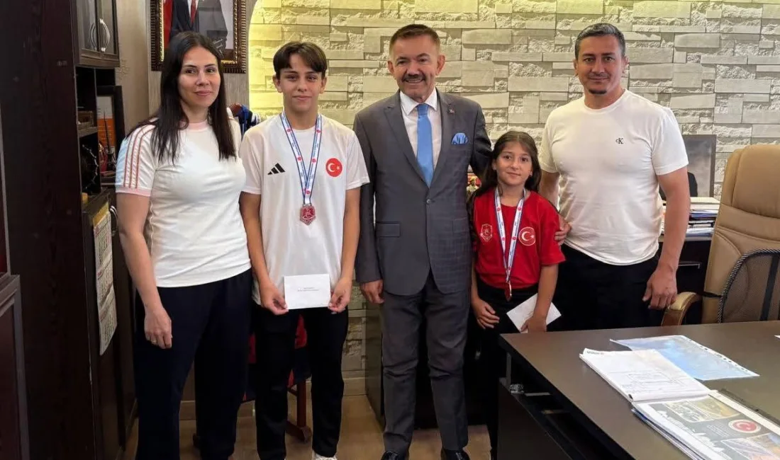Türkiye Kadınlar Güreş Şampiyonası'nda bronz madalya kazanan Yozgat İl Özel