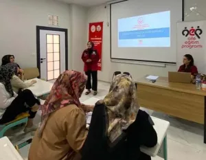Yozgat’ta evlilik hazırlığı yapan gençlere aile içi iletişimden ortak yaşam