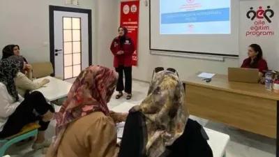 Yozgat’ta evlilik hazırlığı yapan gençlere aile içi iletişimden ortak yaşam