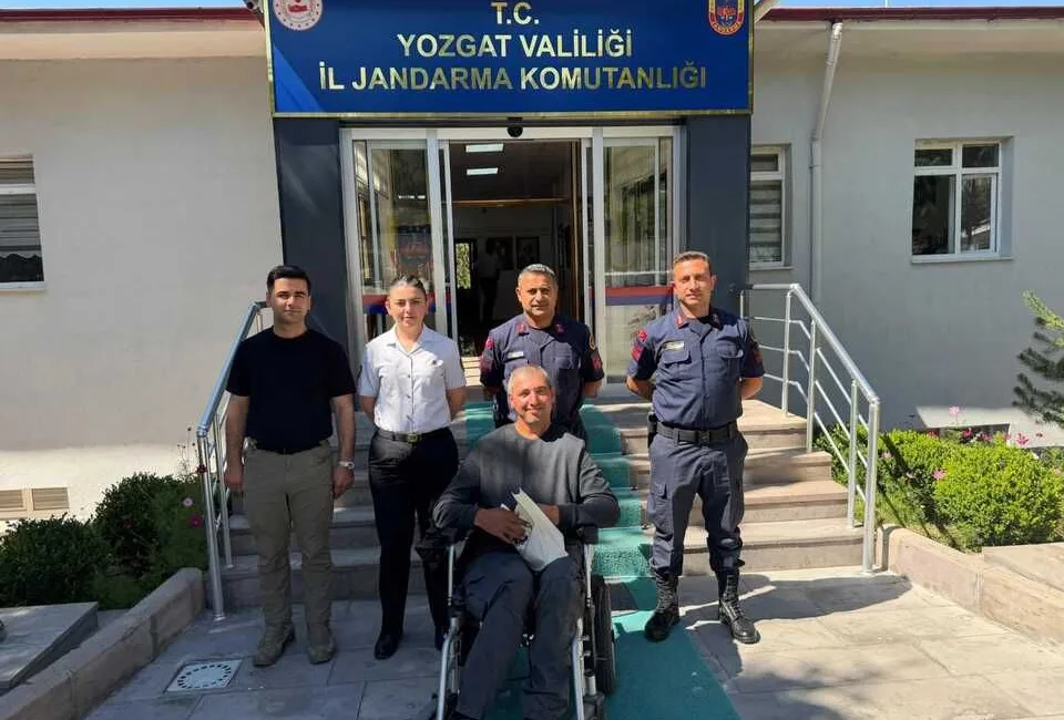 Yozgat İl Jandarma Komutanlığı, bir köyde yaşayan engelli vatandaşın Türk