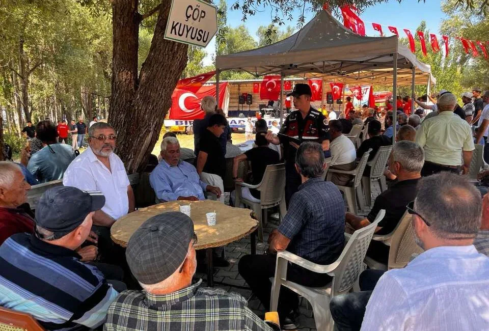 Yozgat’ın Çayıralan ilçesinde jandarma ekipleri, orman ve anız yangınlarını önlemek