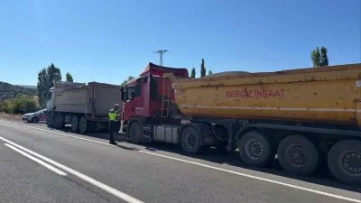 Yozgat genelinde yük taşıyan araçlara yönelik trafik denetimleri sürüyor. Jandarma