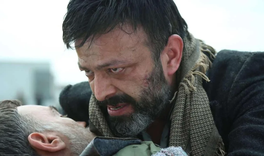 Ünlü oyuncu Serhat Kılıç'ın İstanbul'daki evinde hayatını kaybettiği iddia edildi.