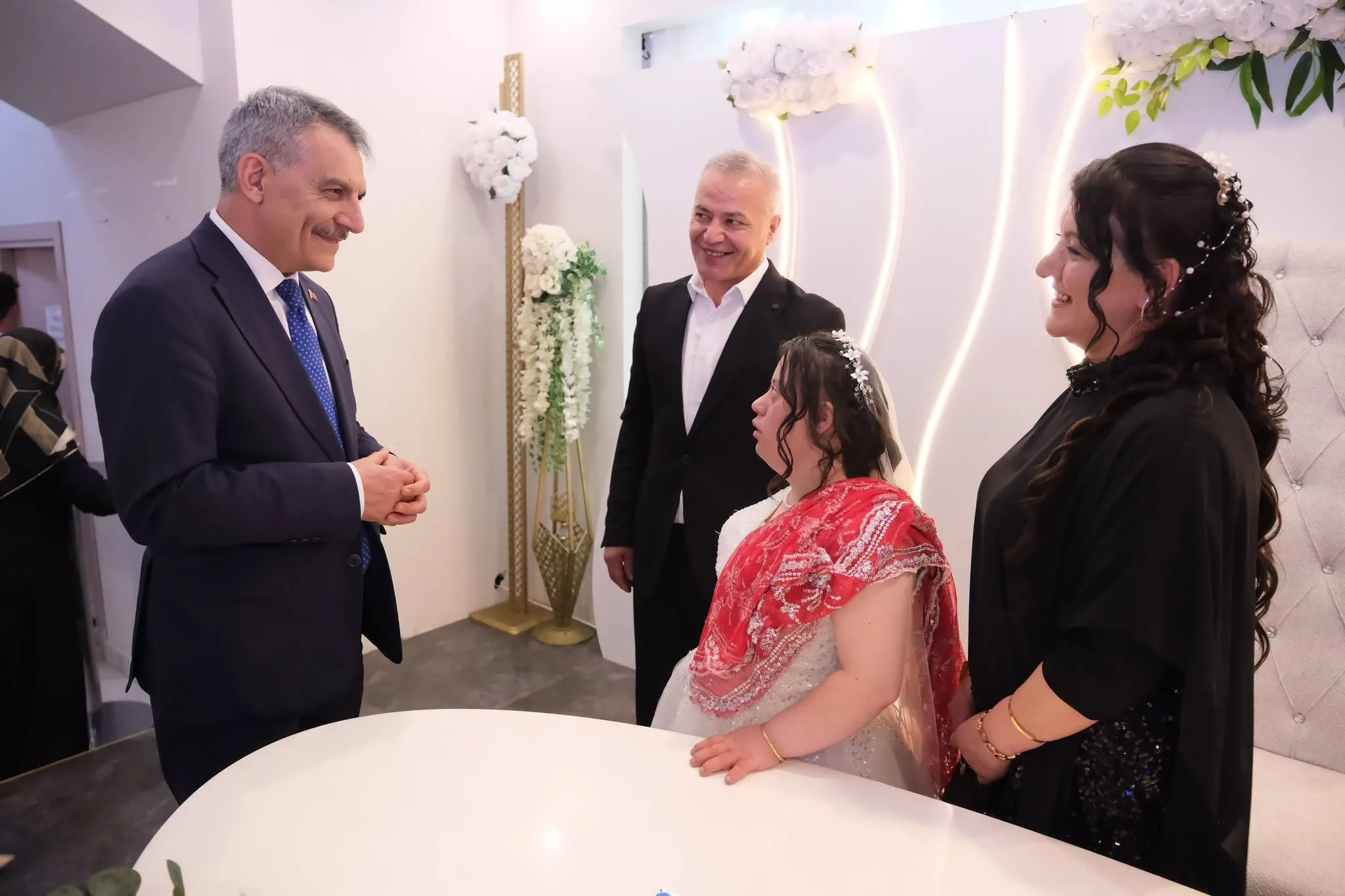 Yağmur’un En Güzel Hayali Gerçek Oldu: Gelinliğini Giyip Babasıyla İlk Dansını Yaptı