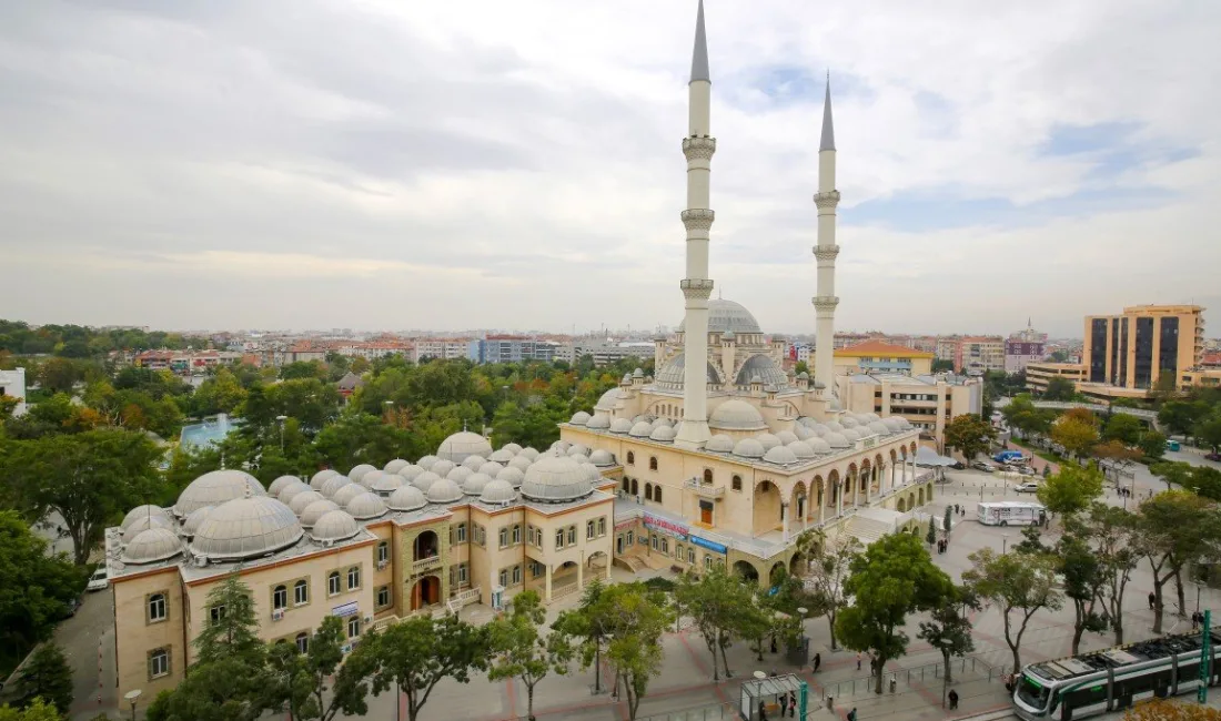 Sinop geneli için 4 Eylül Cuma cuma namazı saatleri merak