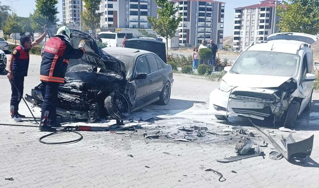 Yozgat'ta otomobil ile hafif ticari aracın çarpışması sonucu meydana gelen