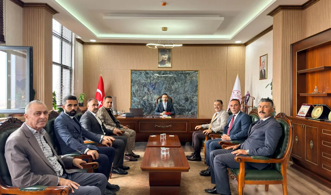 MHP Kırşehir İl Başkanı İsmail Deniz, il yönetim kurulu üyeleriyle
