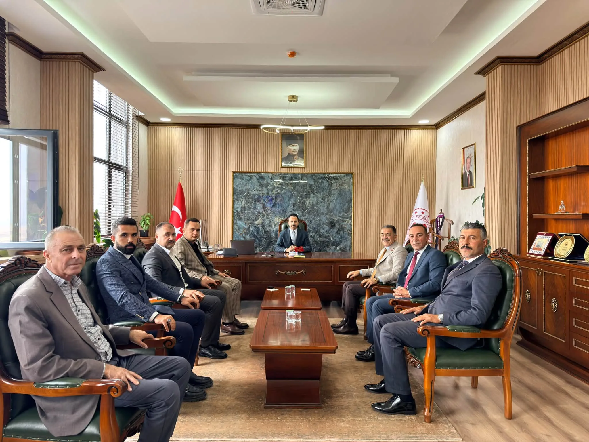 MHP Kırşehir İl Başkanı İsmail Deniz, il yönetim kurulu üyeleriyle