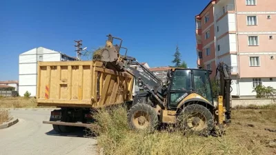 Yerköy’ün Ayanoğlu ve Erzurum mahallelerinde çevre kirliliğine neden olan boş