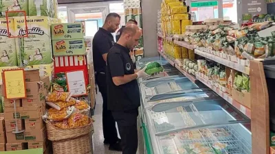 Yerköy’de marketlere yönelik gerçekleştirilen denetimlerde ürünlerin son kullanma tarihleri ile