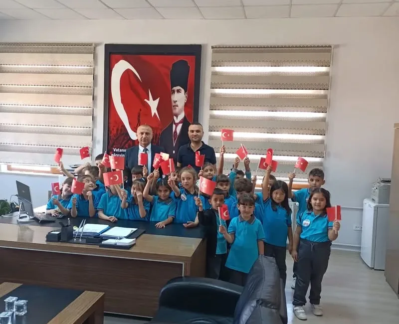 Yerköy’de uyum haftasına katılan birinci sınıf öğrencileri, İlçe Millî Eğitim