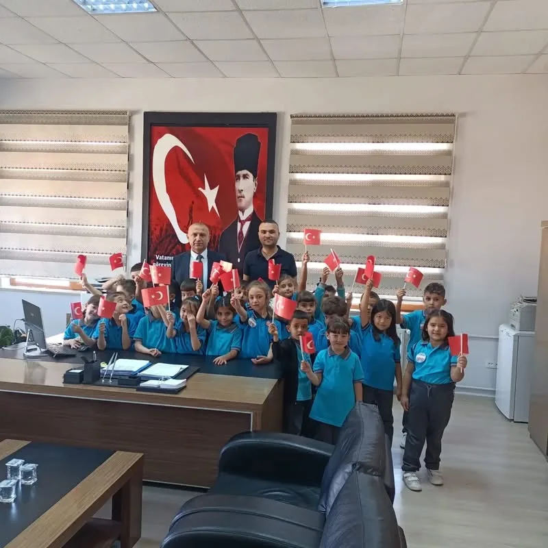 Yerköy’de uyum haftasına katılan birinci sınıf öğrencileri, İlçe Millî Eğitim