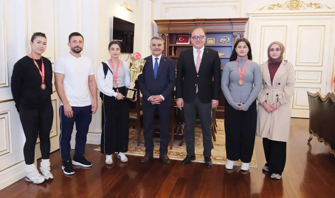 Türkiye Mas Güreş Şampiyonası’nda kadınlar kategorisinde birinci olan Yozgat Mas