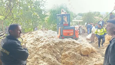 Yozgat'ın Çadırardıç köyünde elektrik kontağından çıktığı belirtilen yangında evdeki eşyalar