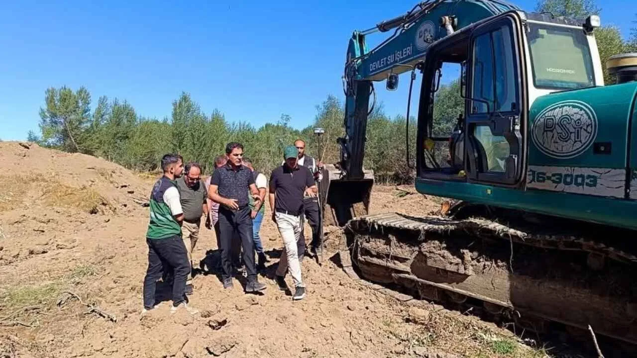 Yozgat'ta Devlet Su İşleri (DSİ) ekipleri, Kanak Çayı'ndaki ıslah ve