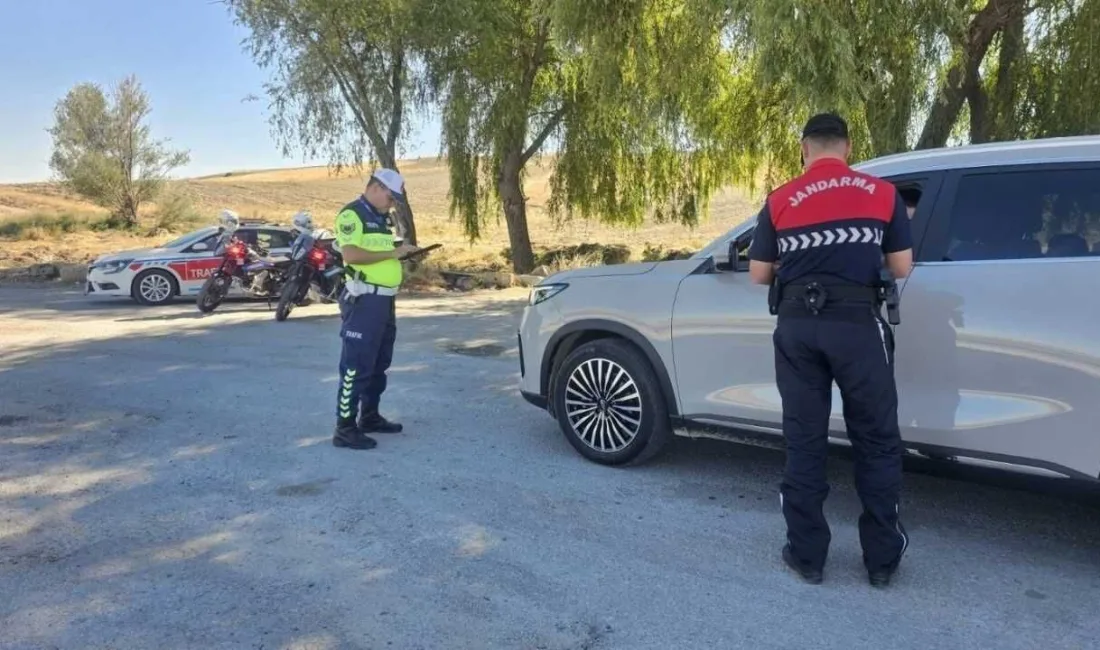 Yozgat Merkez İlçe Jandarma Komutanlığı, trafik güvenliğini sağlamak amacıyla sürücülere