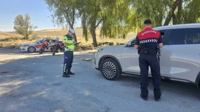 Yozgat Merkez İlçe Jandarma Komutanlığı, trafik güvenliğini sağlamak amacıyla sürücülere