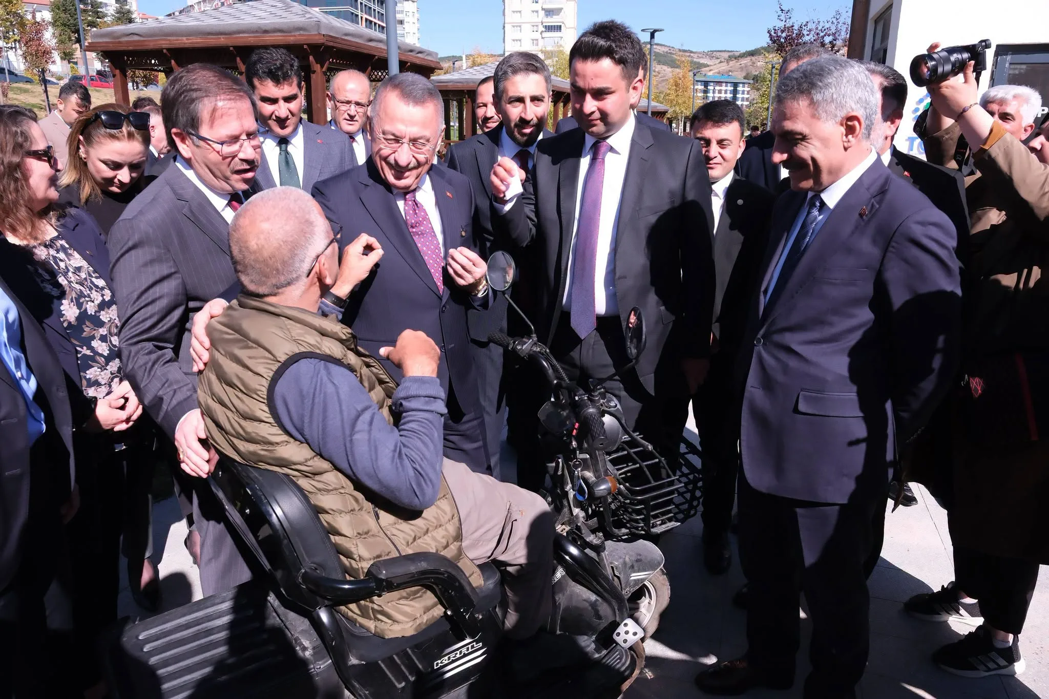 Yapımı son aşamaya gelen Yozgat İl Halk Kütüphanesi’ni inceleyen Fuat