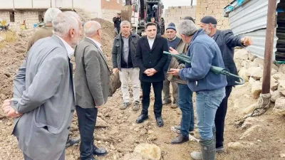 Yenifakılı'nın Fehimli köyünde kanalizasyon çalışmaları sürüyor. Kaymakam İsmail Kalender, projeyi