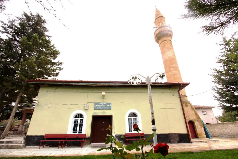 Yerköy'ün 277 Yıllık Tarihî Mirası: Saray Çapanoğlu Camii Zamana Meydan Okuyor Yerköy'ün 277 Yıllık Tarihî Mirası: Saray Çapanoğlu Camii Zamana Meydan Okuyor