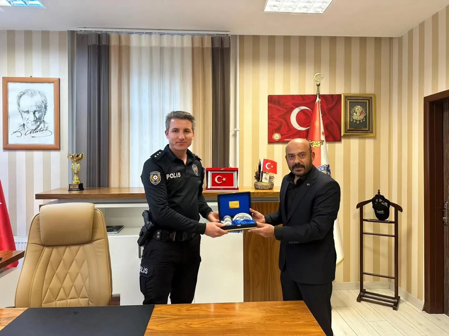 Ülkü Ocakları Yerköy İlçe Başkanlığı heyeti, Yerköy İlçe Emniyet Müdürü