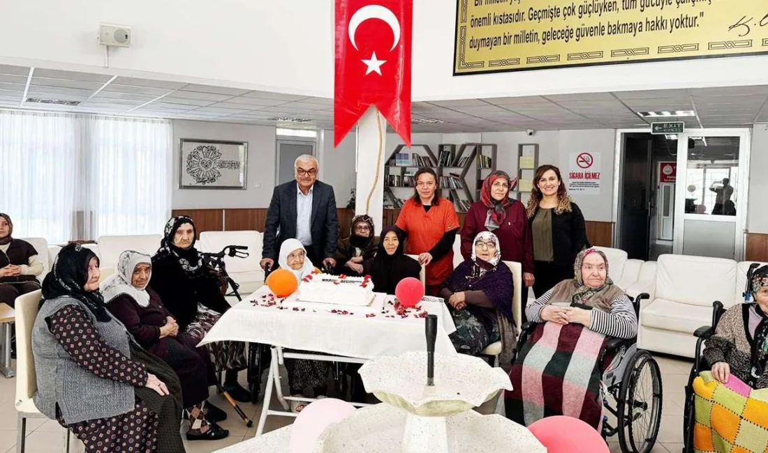 Yozgat'taki Alparslan Türkeş Huzurevi'nde, huzurevi sakinlerinin doğum günleri için bir