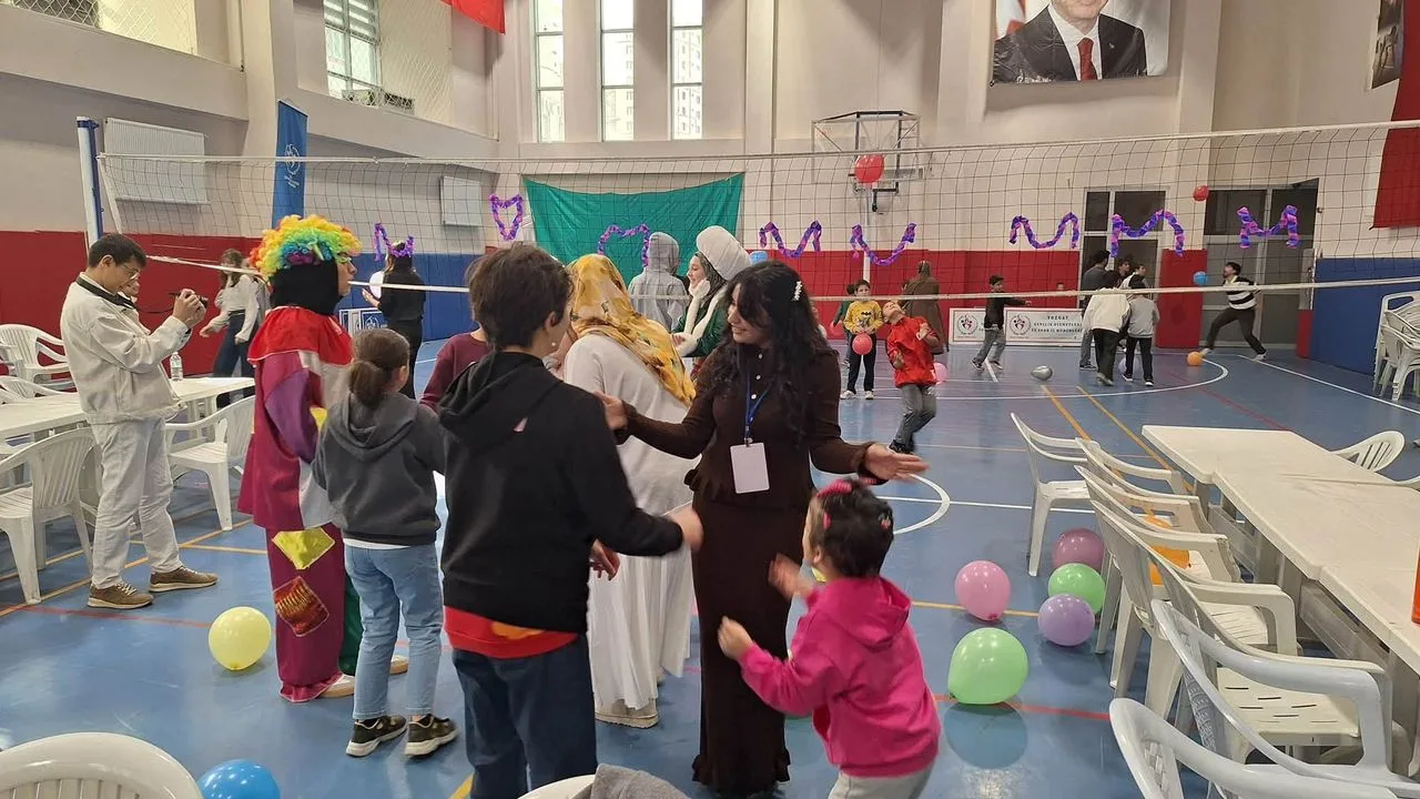 Yozgat'taki Çocuk Evleri Koordinasyon Merkezi'nde koruma altında bulunan çocuklar, üniversite
