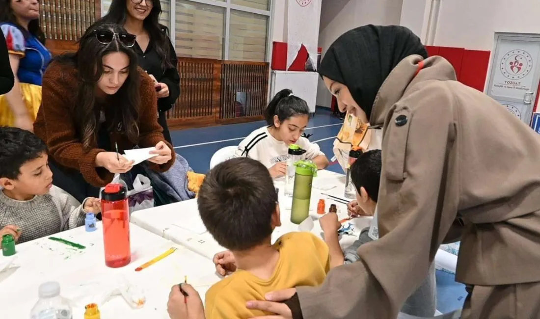 Yozgat Gençlik Merkezi'nde düzenlenen sosyal sorumluluk etkinliğinde, Çocuk Esirgeme Kurumu'ndan