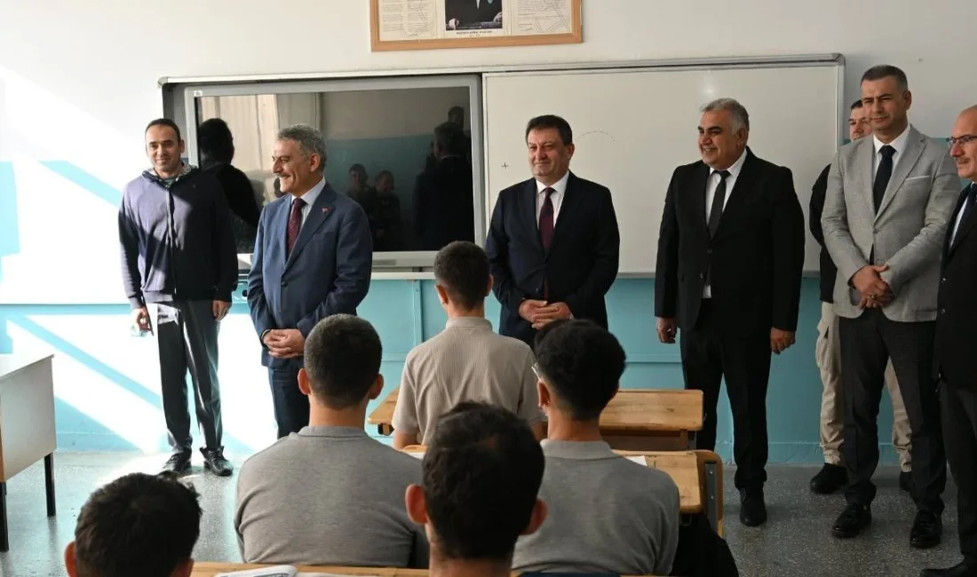 Yozgat Valisi Mehmet Ali Özkan ve İl Milli Eğitim Müdürü